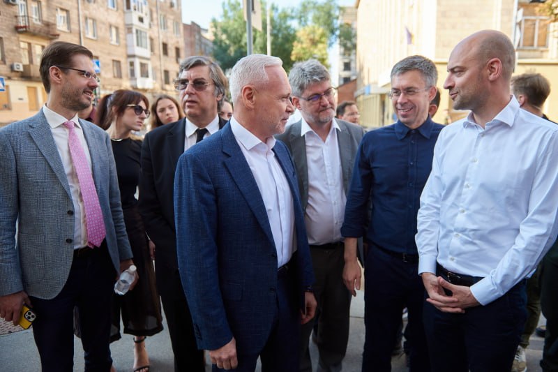 Французські дипломати побачили на власні очі руйнування Харкова та підтвердили подальшу підтримку міста
